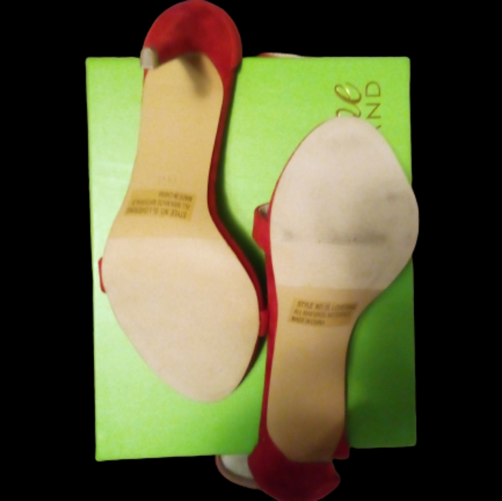 Red heels - Picture 3 of 3